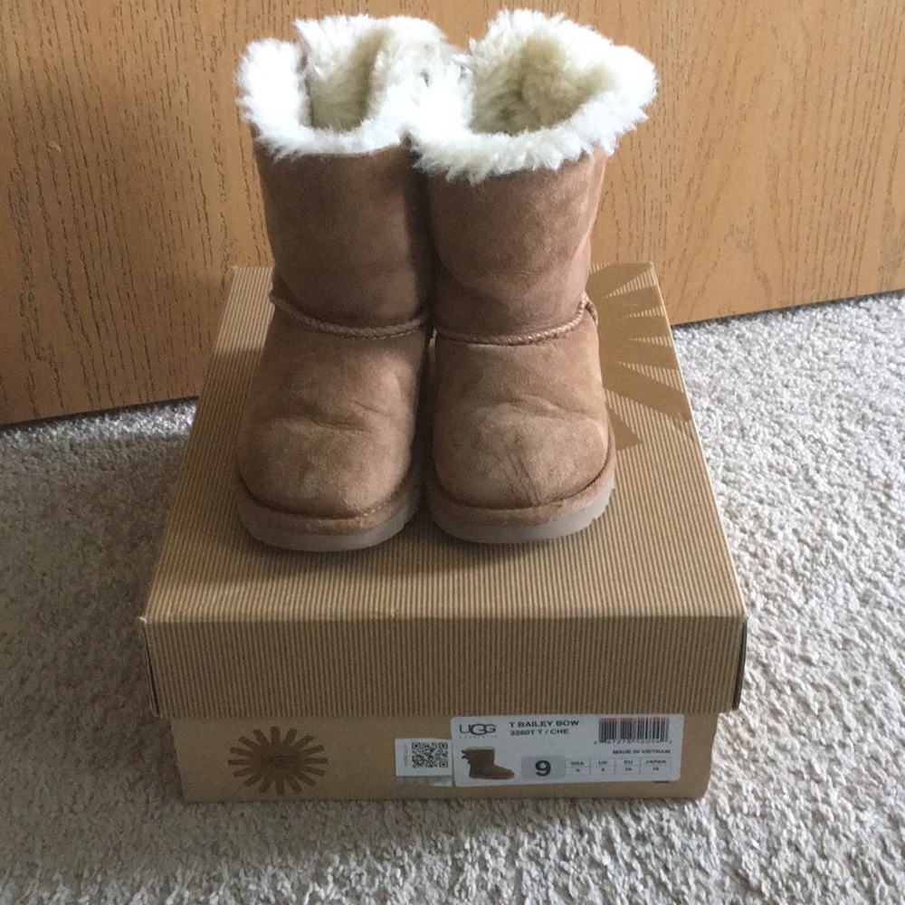 Tan Ugg Bailey boots
